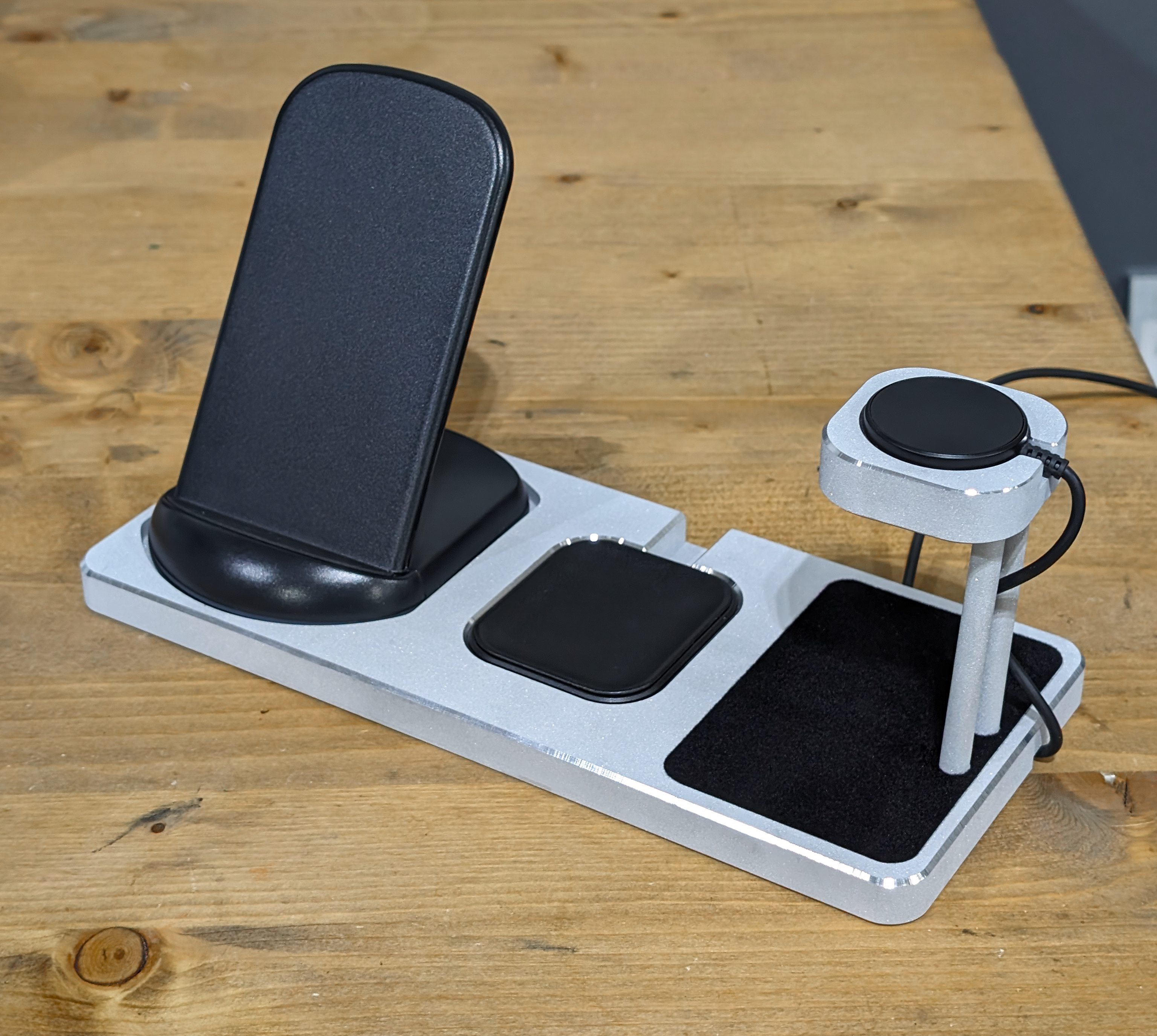 Samsung Galaxy Hyperion Charging Stand View 3