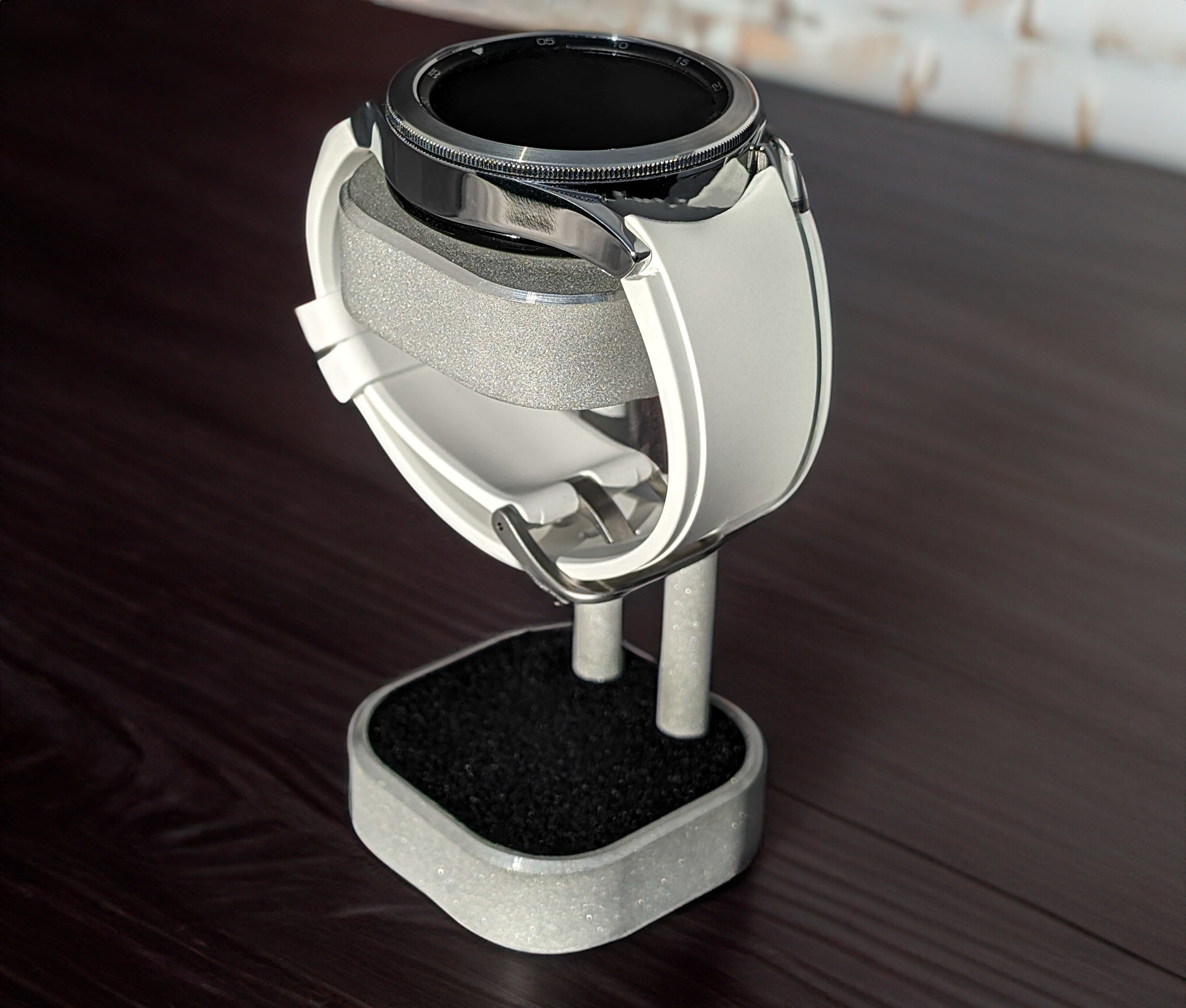 Samsung Galaxy Lina Charging Stand View 1