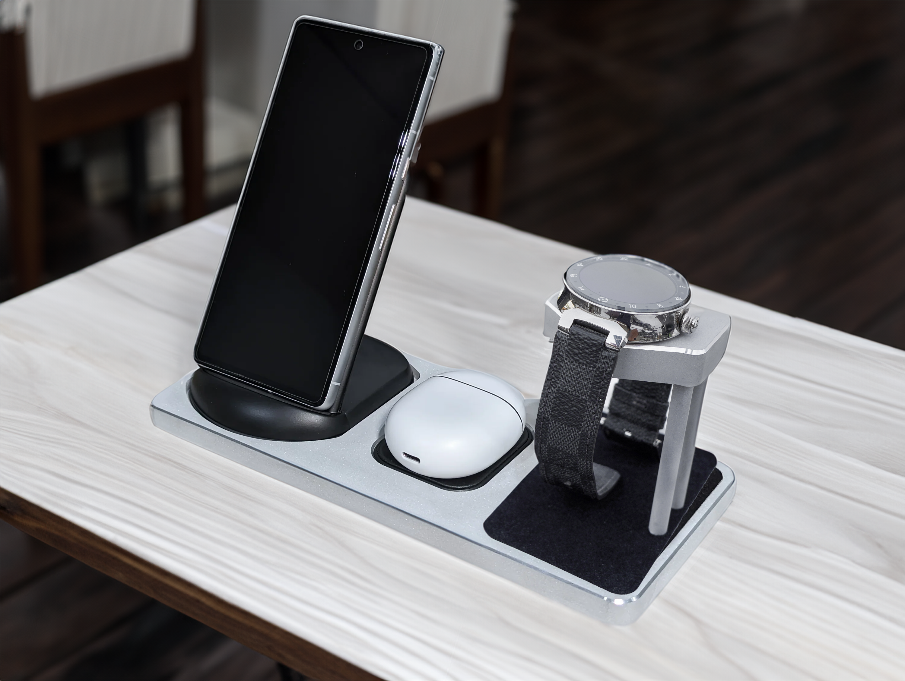 LV Tambour Hyperion Charging Stand View 1
