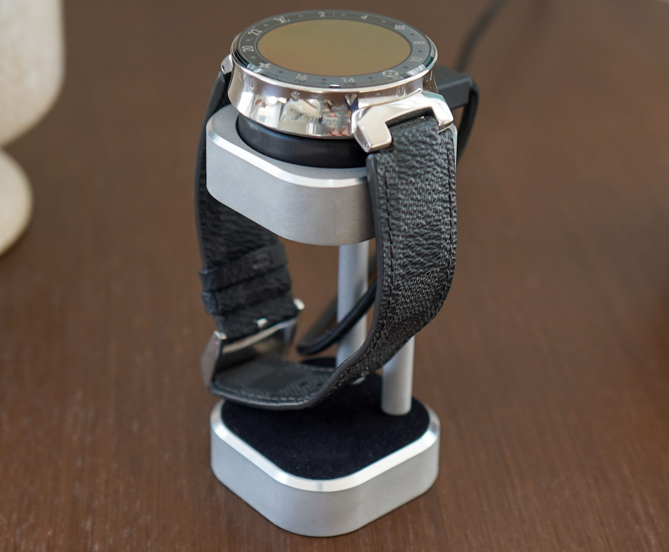 Smartwatch Louis Vuitton tambour Horizon support de charge sans fil combo