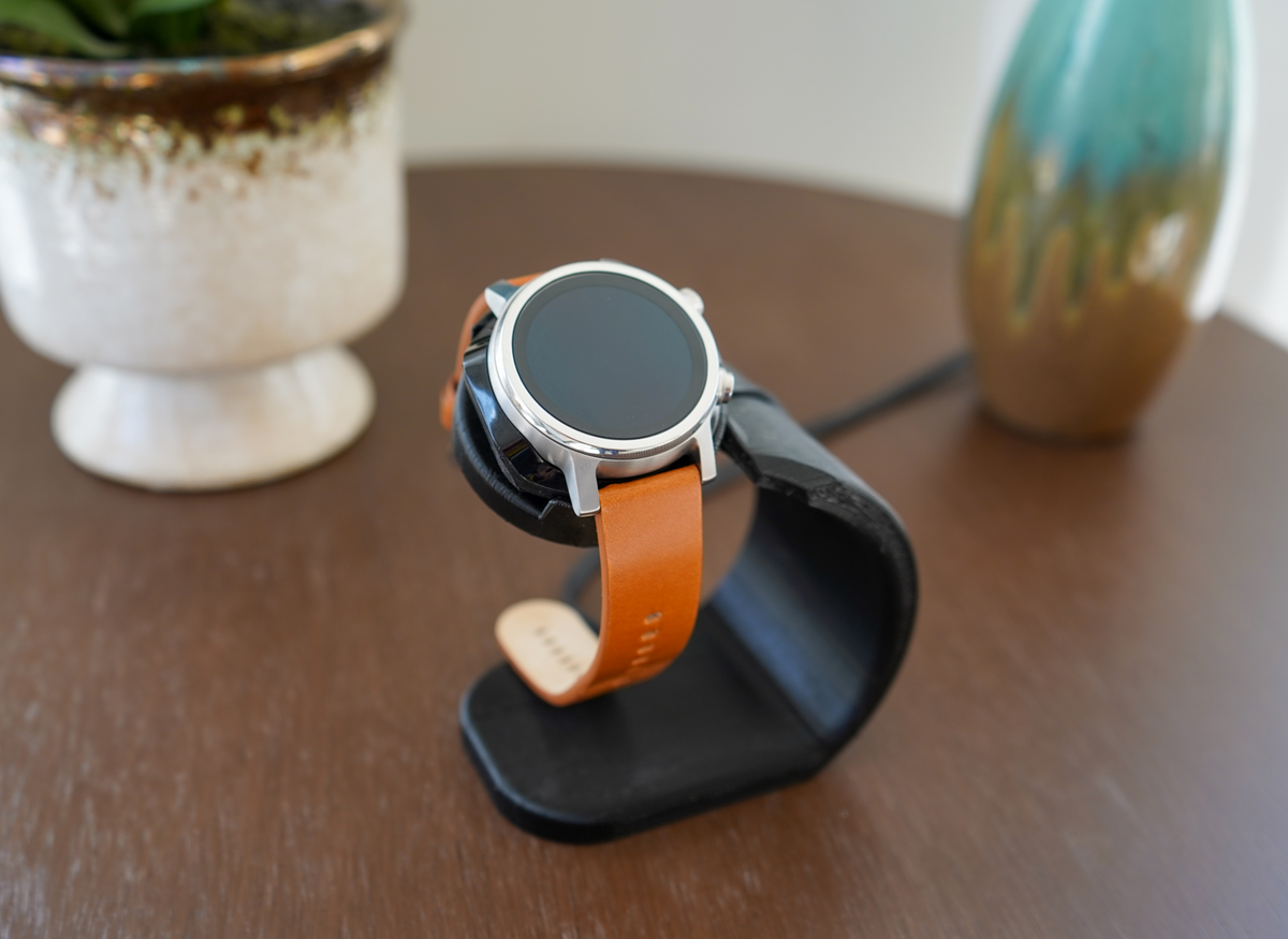 Artifex Design Stand Configured for Moto 360 Smartwatch